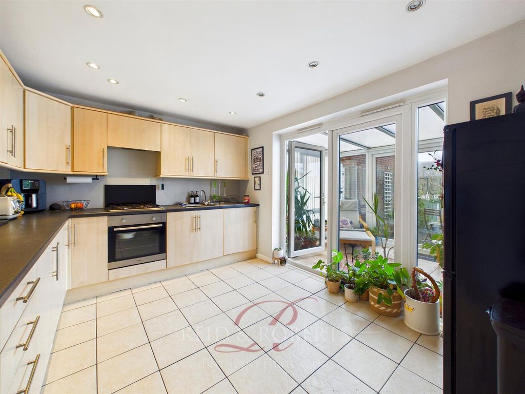 Property photo 3 of 22 Cam03999G0-Pr0216-Still012.Jpg