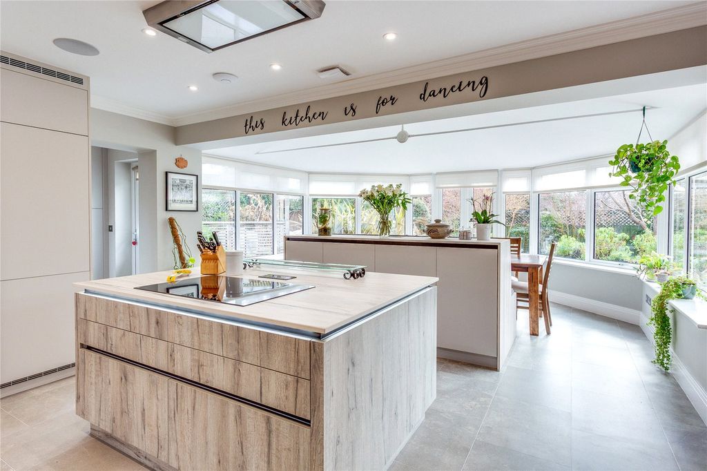 Property photo 2 of 16 Kitchen/Dining Room