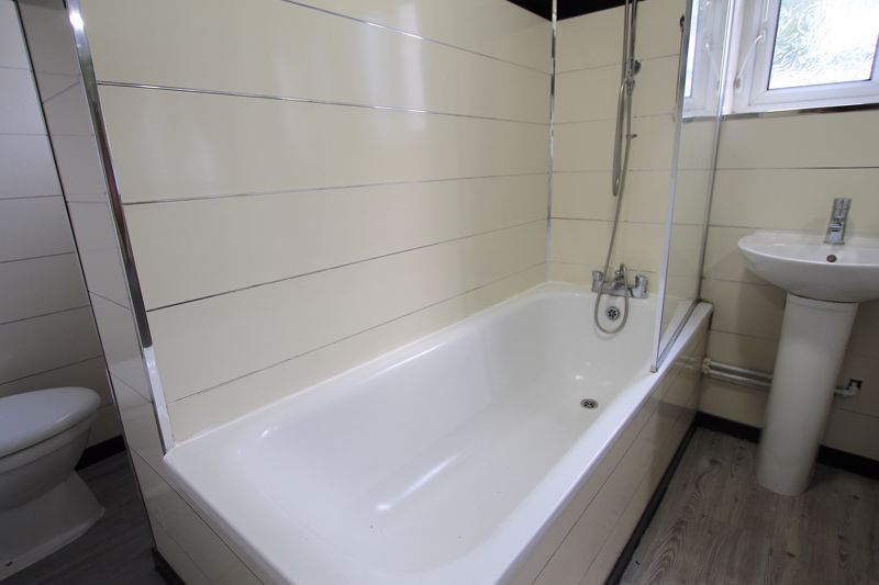 Property photo 3 of 8 Photo 4