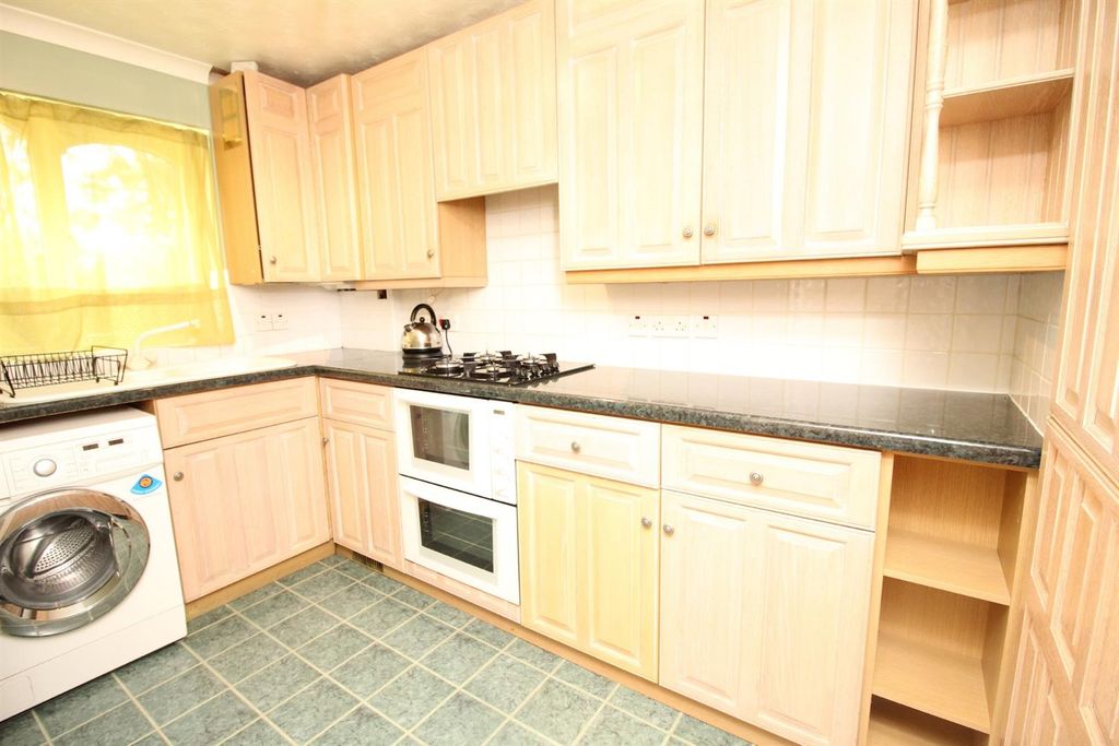 Property photo 3 of 6