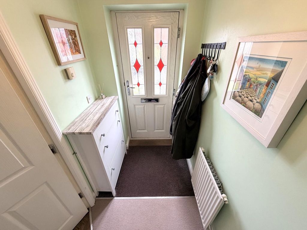 Property photo 3 of 25 Entrance Hall