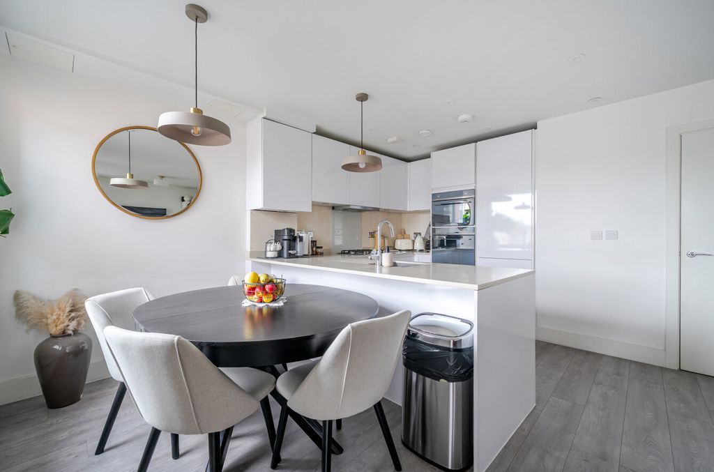 Property photo 2 of 11 1496531-14-6A60Ca...