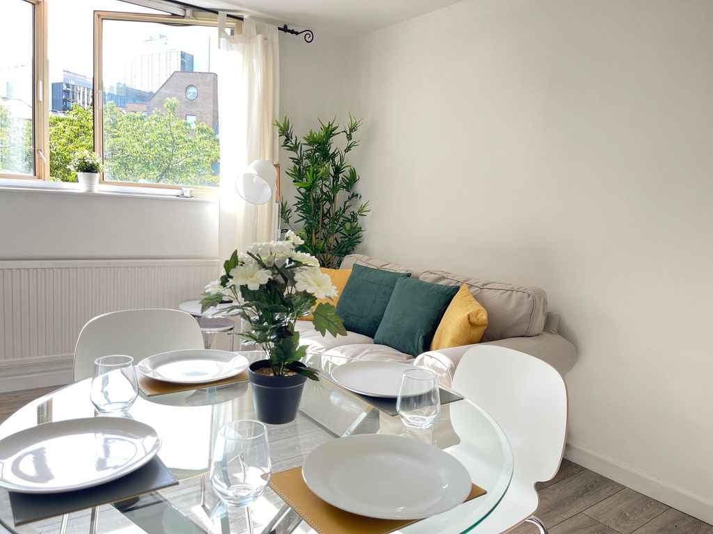 Property photo 1 of 7 A Bright And Inviting Large Modern Living Room Per...