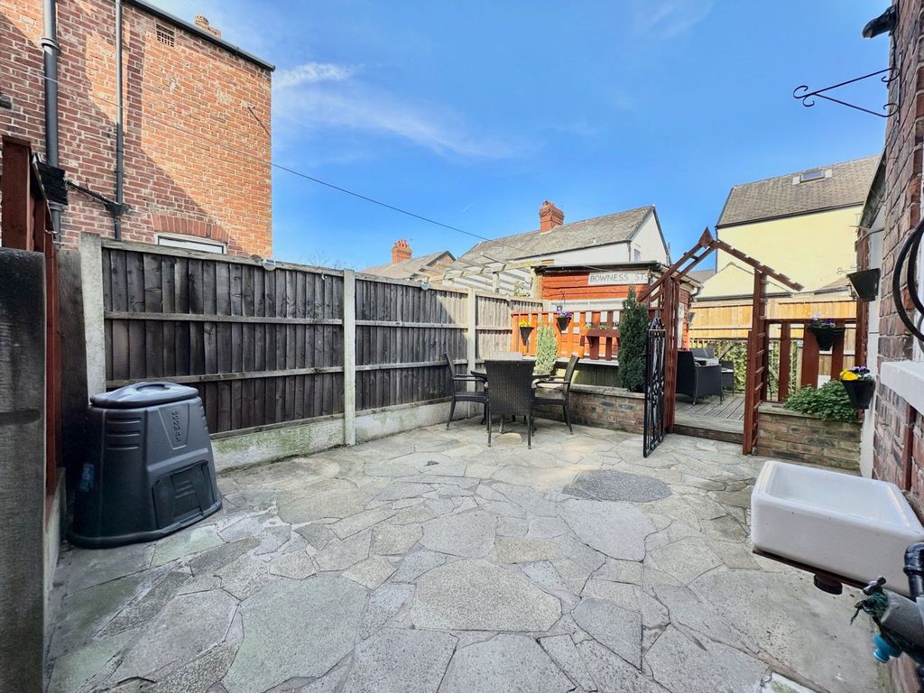 Property photo 2 of 25