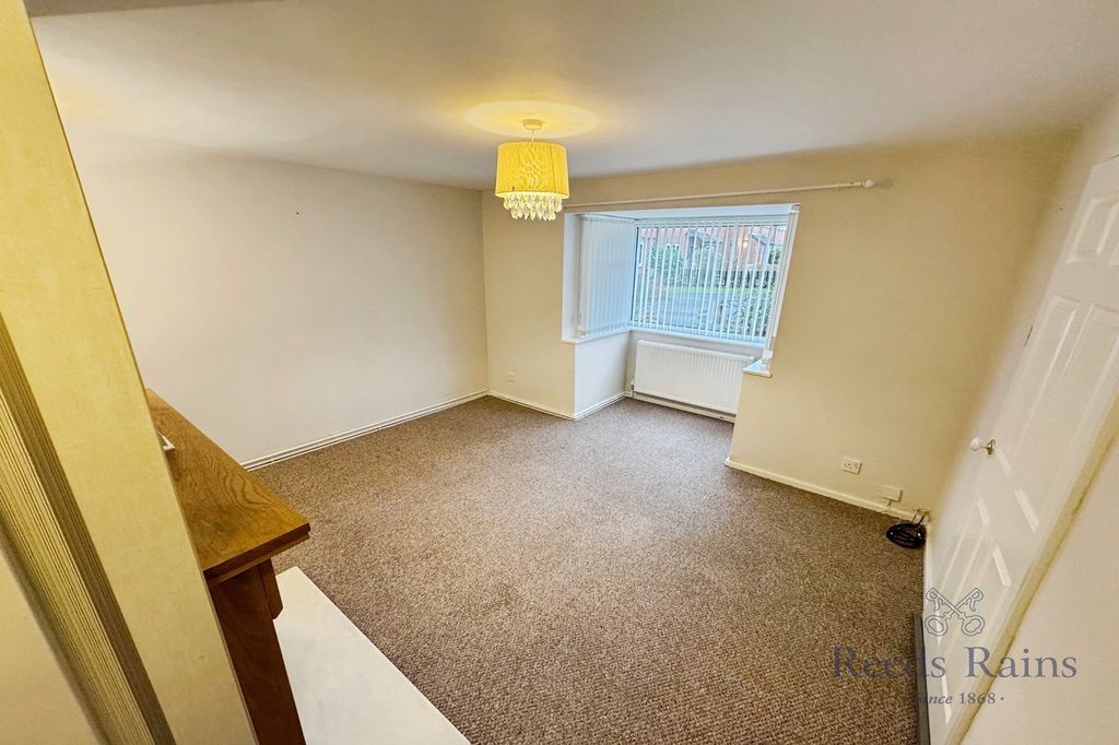 Property photo 3 of 19 Living Room