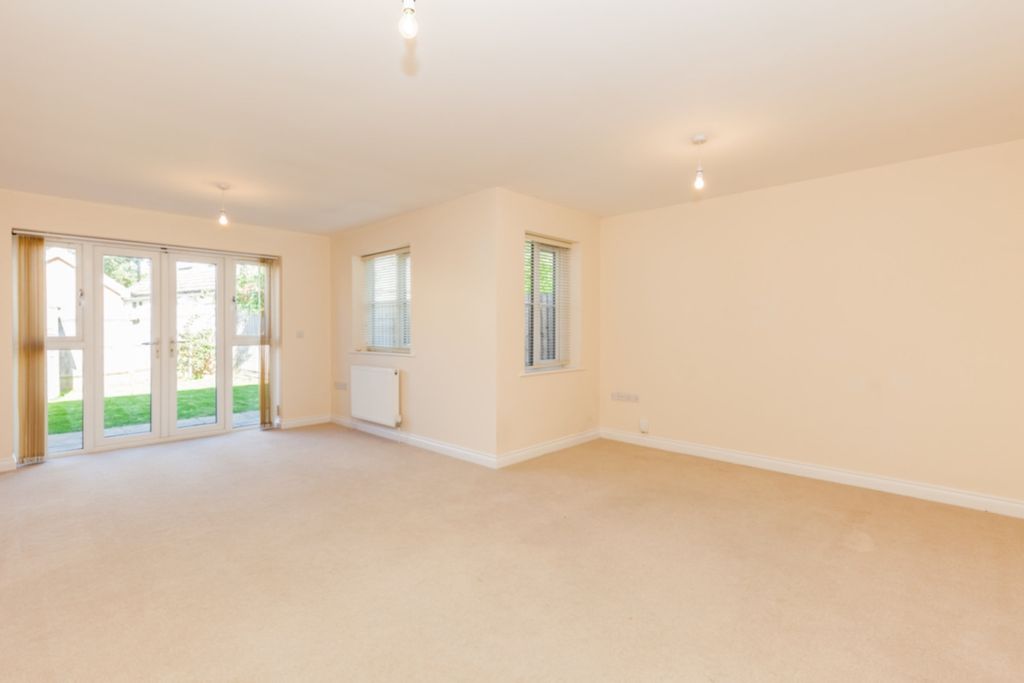 Property photo 3 of 9 Living Room