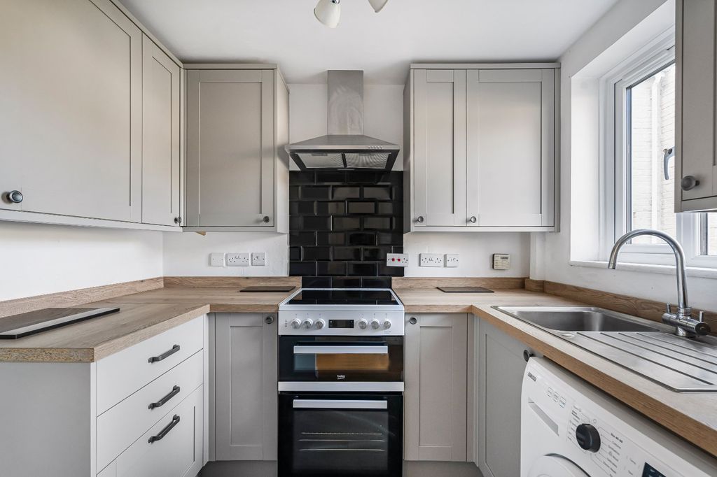 Property photo 2 of 14 Kitchen