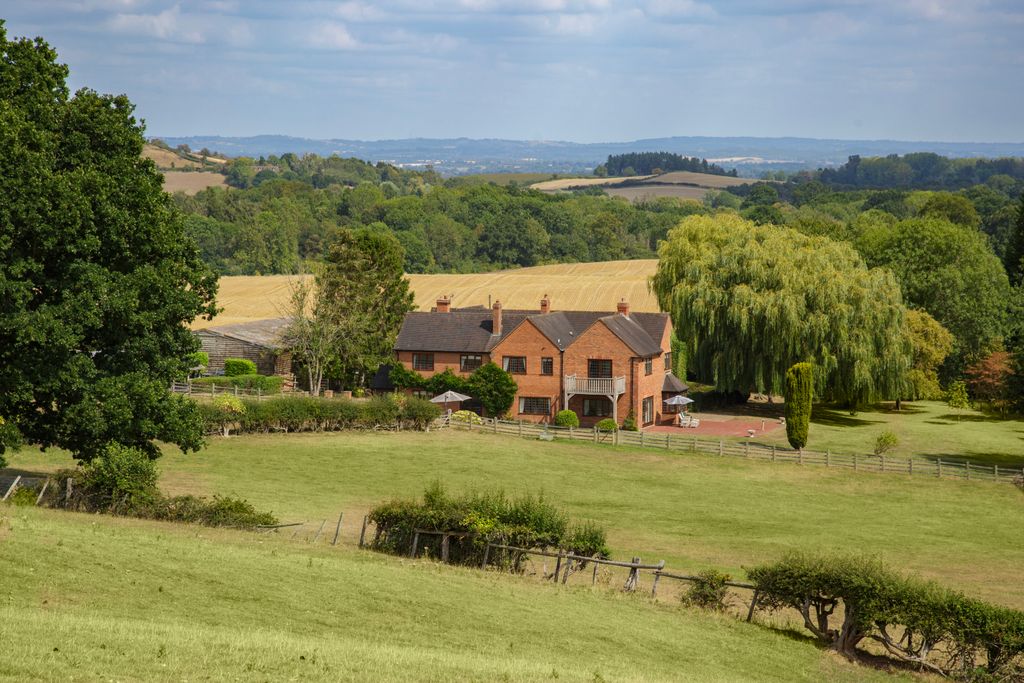 Property photo 3 of 18 House