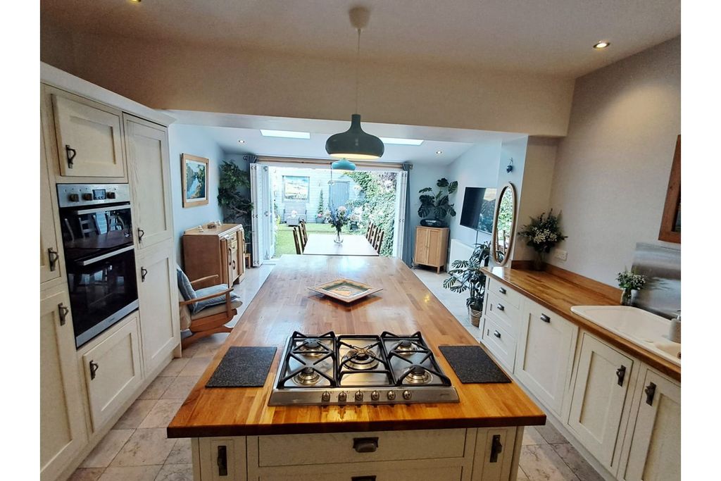 Property photo 1 of 42