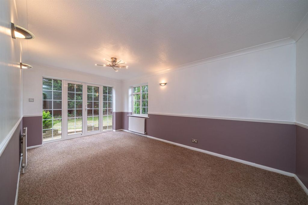 Property photo 3 of 28 Dining Room
