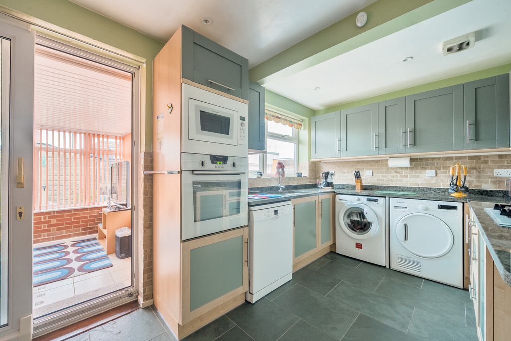 Property photo 3 of 21 1383078-11-691F22...