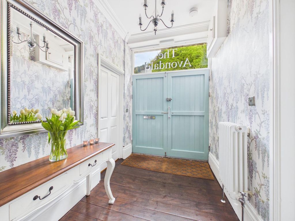 Property photo 2 of 51 Entrance Hall