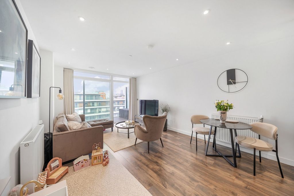 Property photo 3 of 24