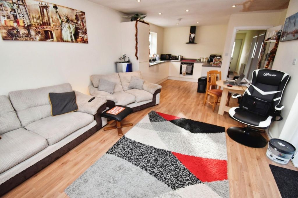 Property photo 2 of 12 Living-Kitchen