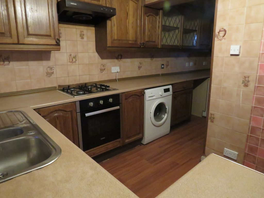 Property photo 3 of 12 Kitchen