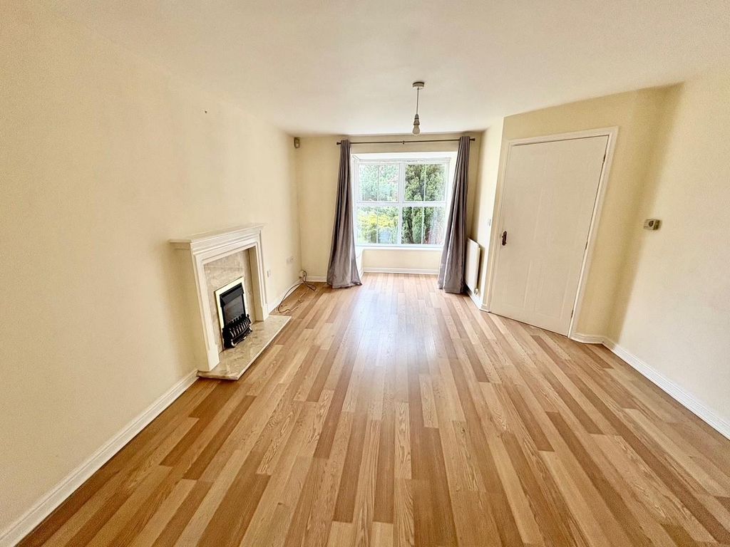 Property photo 2 of 15 Lounge.Jpg