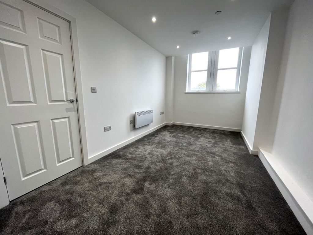 Property photo 3 of 7 Living Room