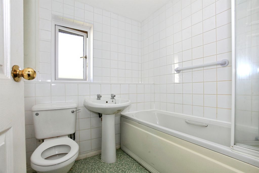 Property photo 3 of 25 Bathroom