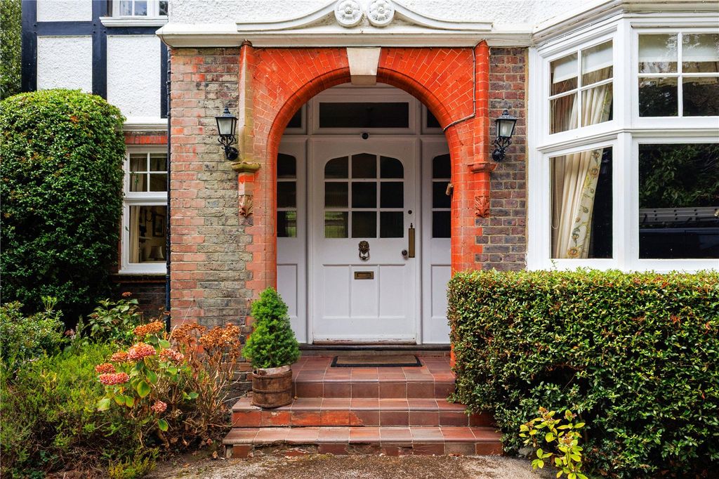 Property photo 2 of 25 Architectural Detail