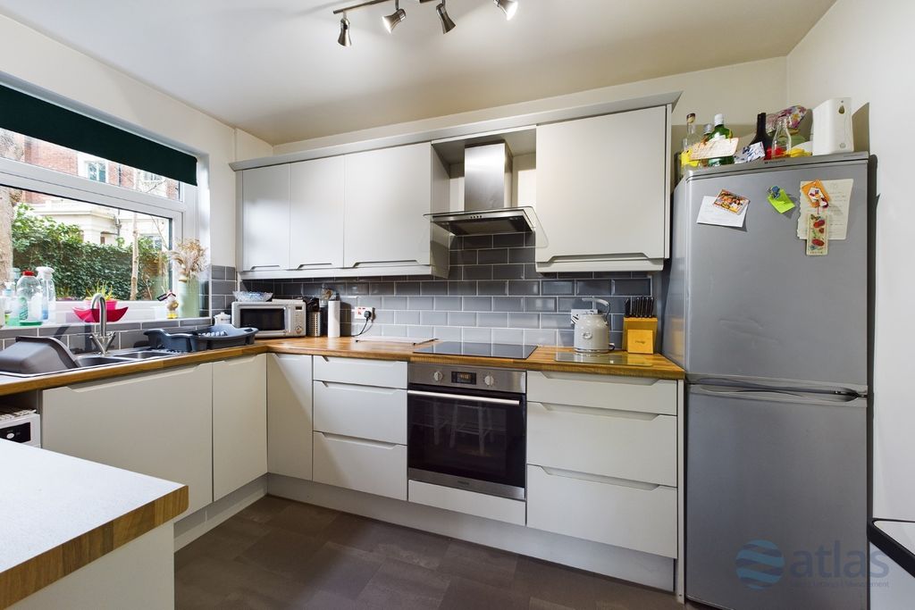 Property photo 3 of 13 Kitchen