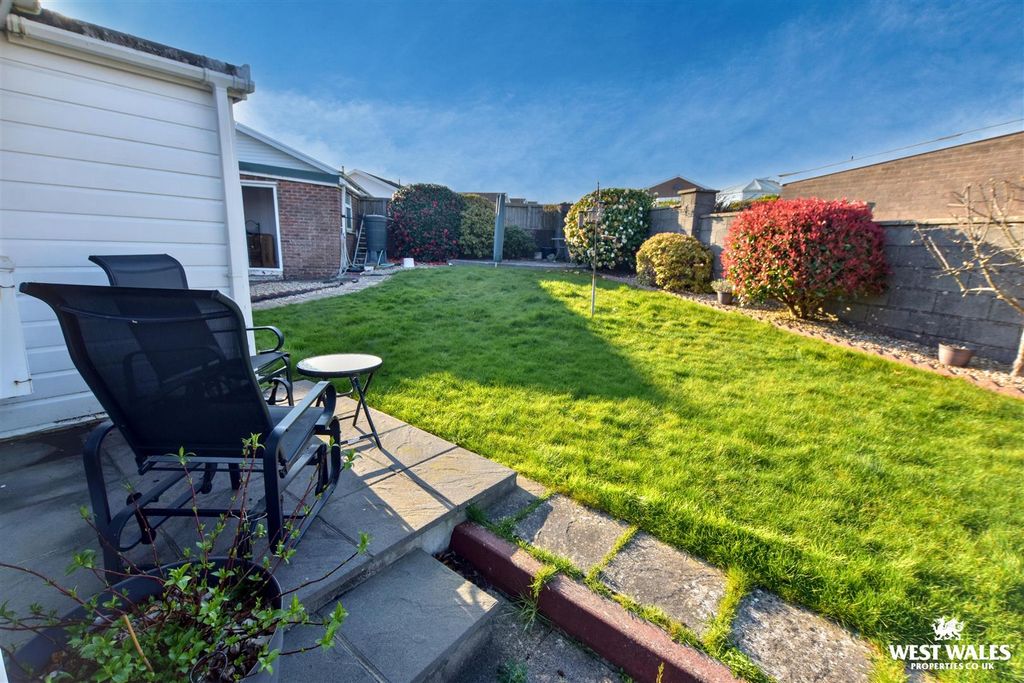 Additional image 7 of 3 bed detached bungalow for saleGateholm Avenue, Milford Haven SA73