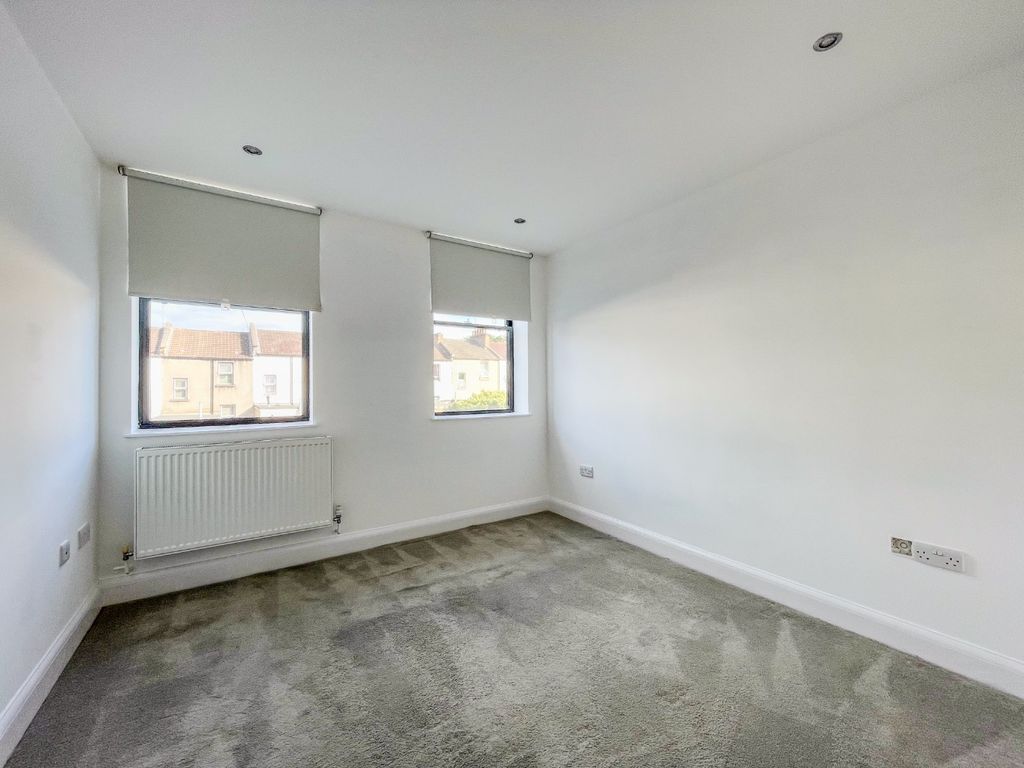 Property photo 3 of 11 3892926