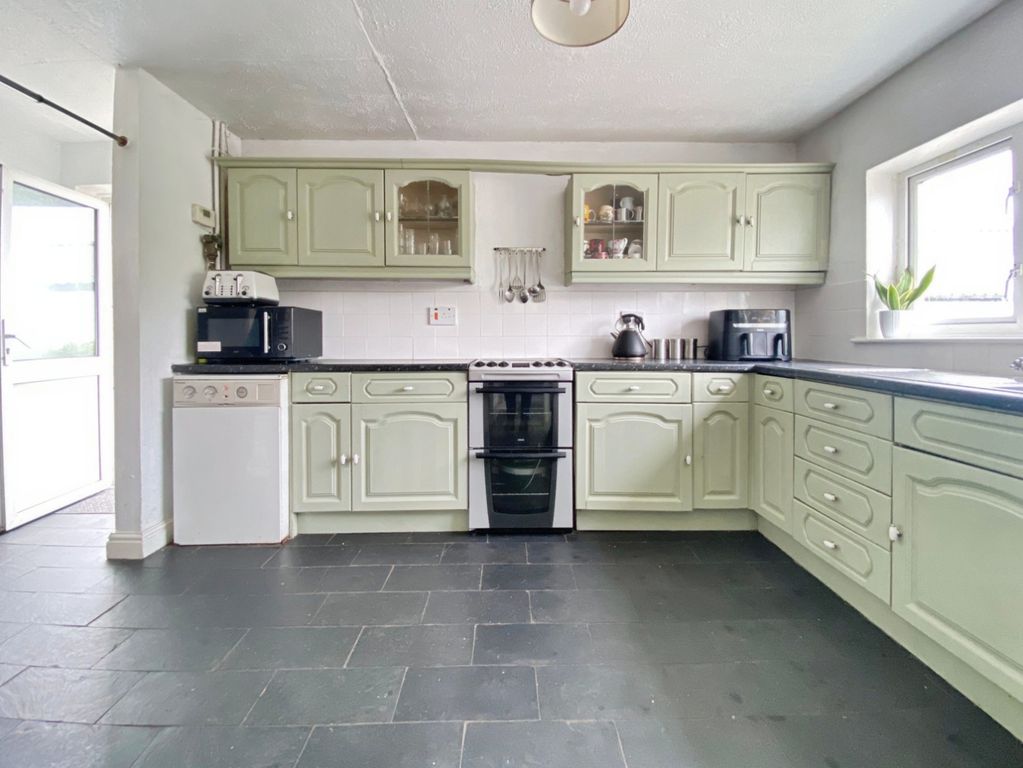 Property photo 3 of 39