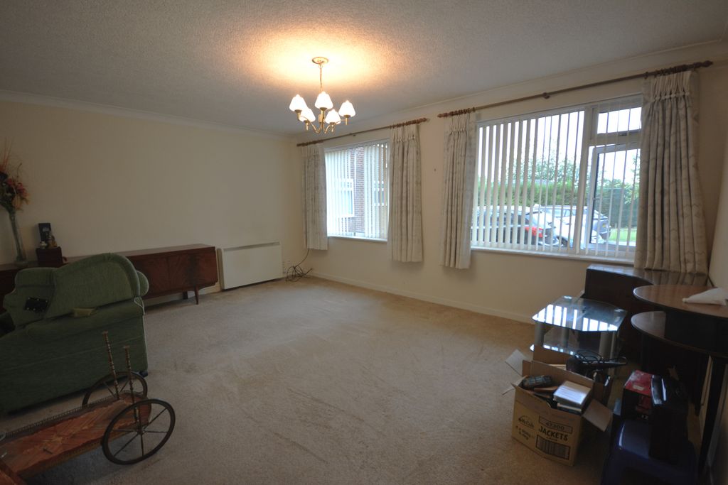 Property photo 3 of 14 Living Room