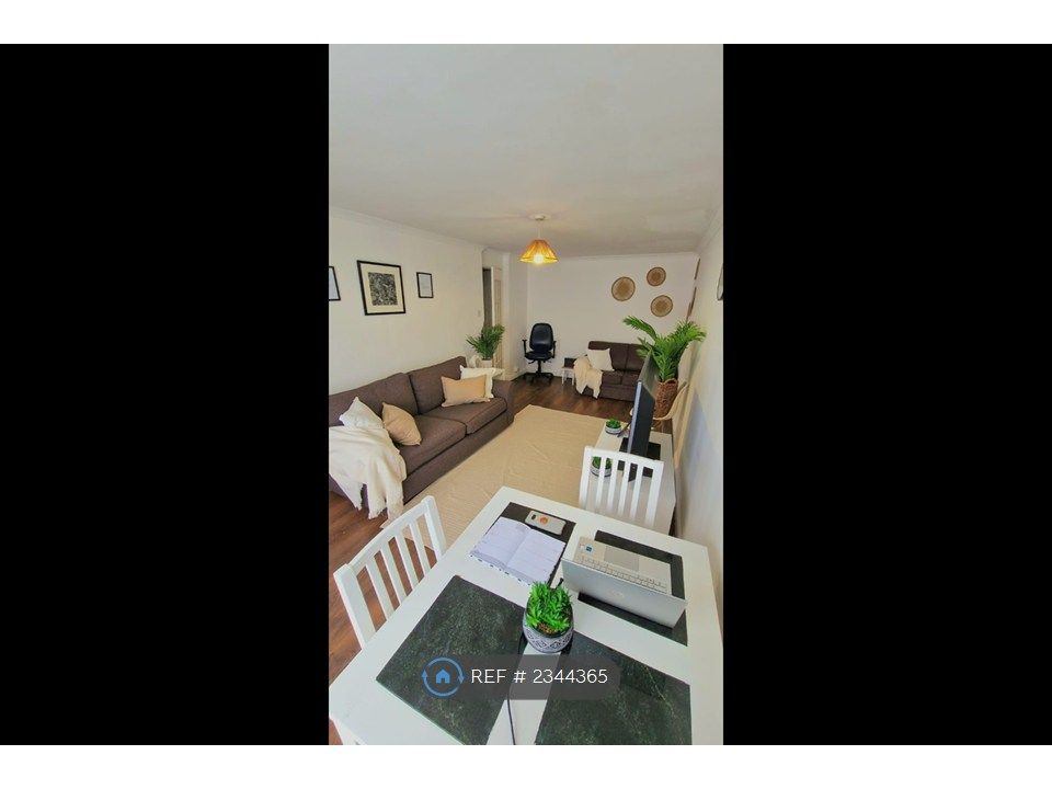 Property photo 1 of 12 Living Room