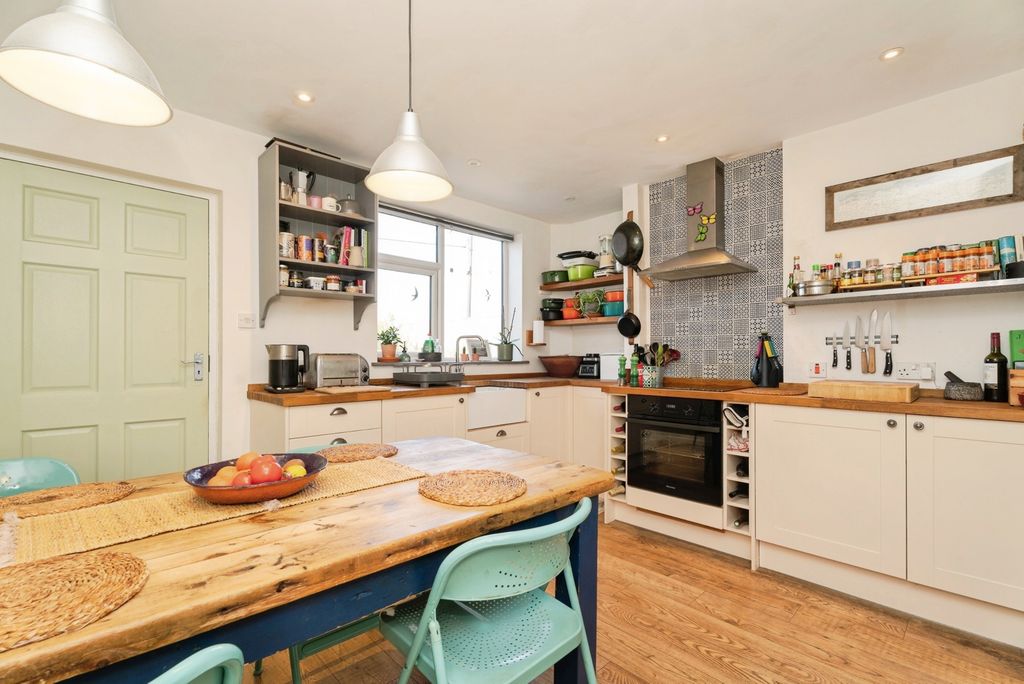 Property photo 2 of 33 Pbox-Img.Jpg