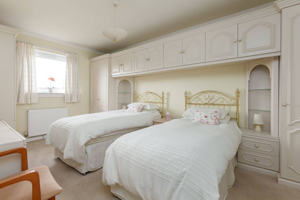 Additional image 10 of 2 bed flat for sale36/5 West Craigs Crescent, Edinburgh EH12