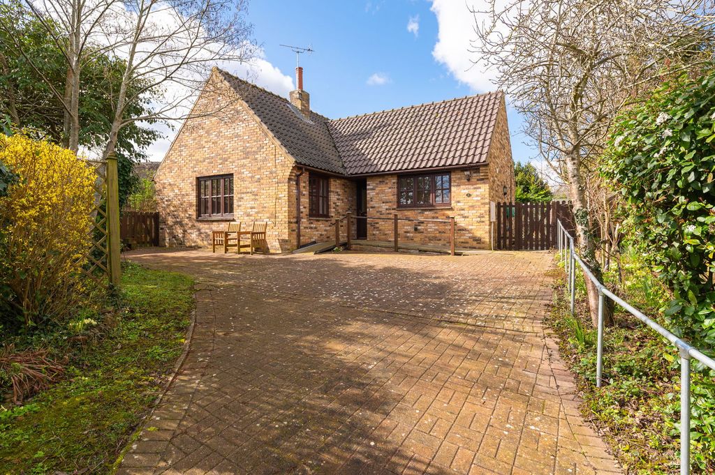 Property photo 2 of 41