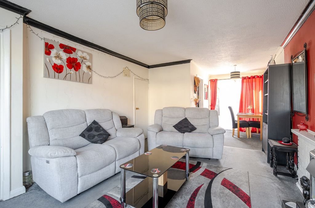 Property photo 2 of 12 Living/Dining Room