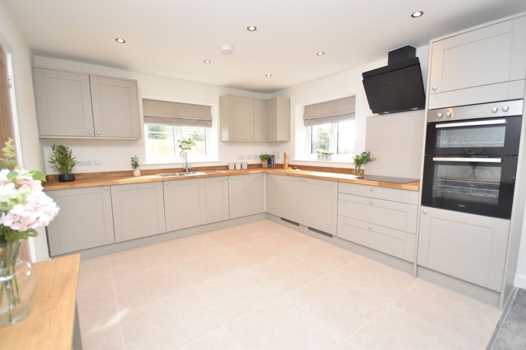 Property photo 2 of 17 Kitchen