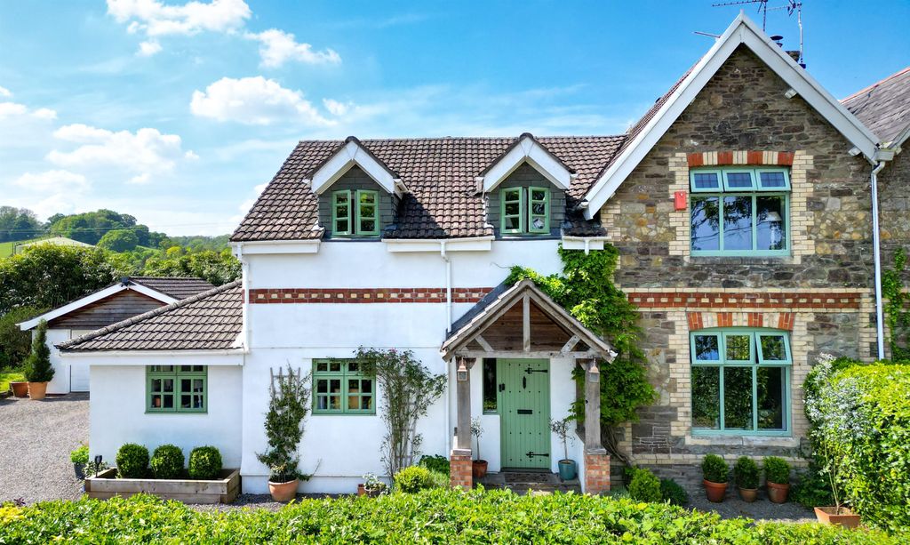 Property photo 1 of 28