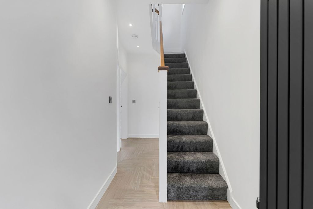 Property photo 2 of 30