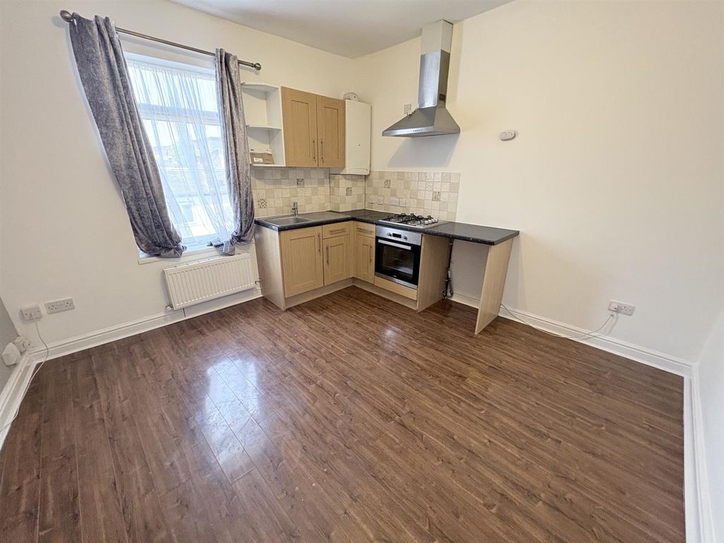 Property photo 3 of 5 First Floor Flat