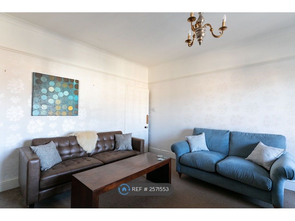 Property photo 3 of 15 Lounge