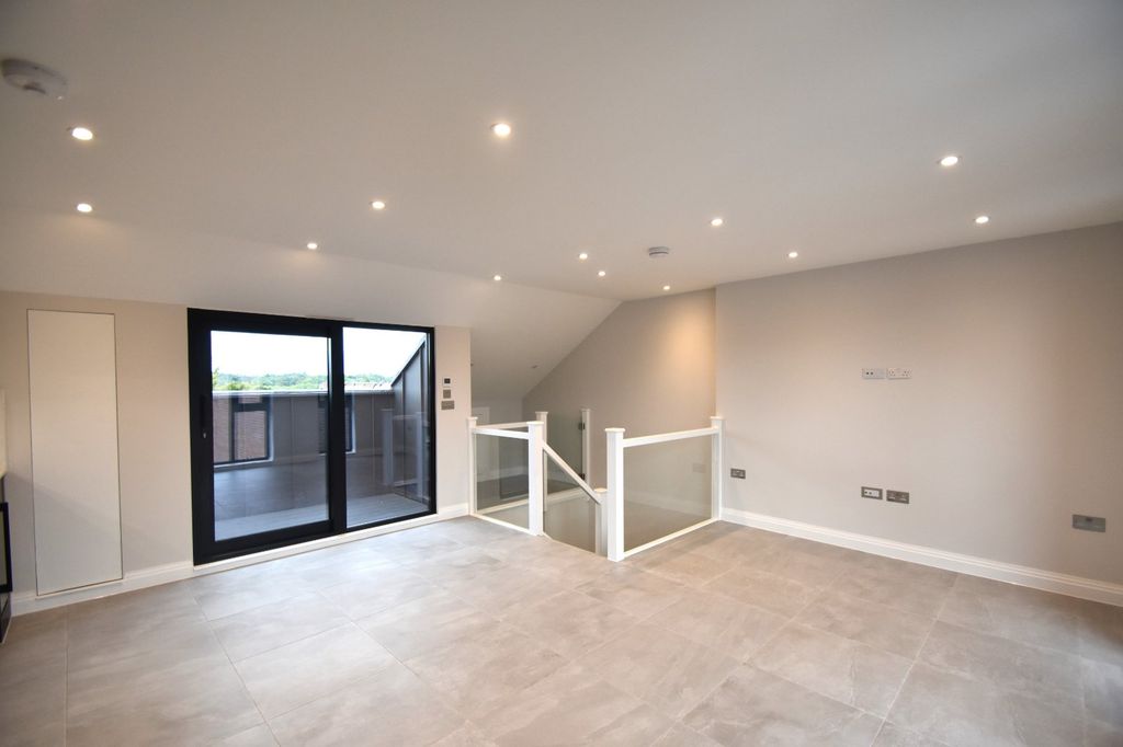 Property photo 3 of 12 Picture No. 10