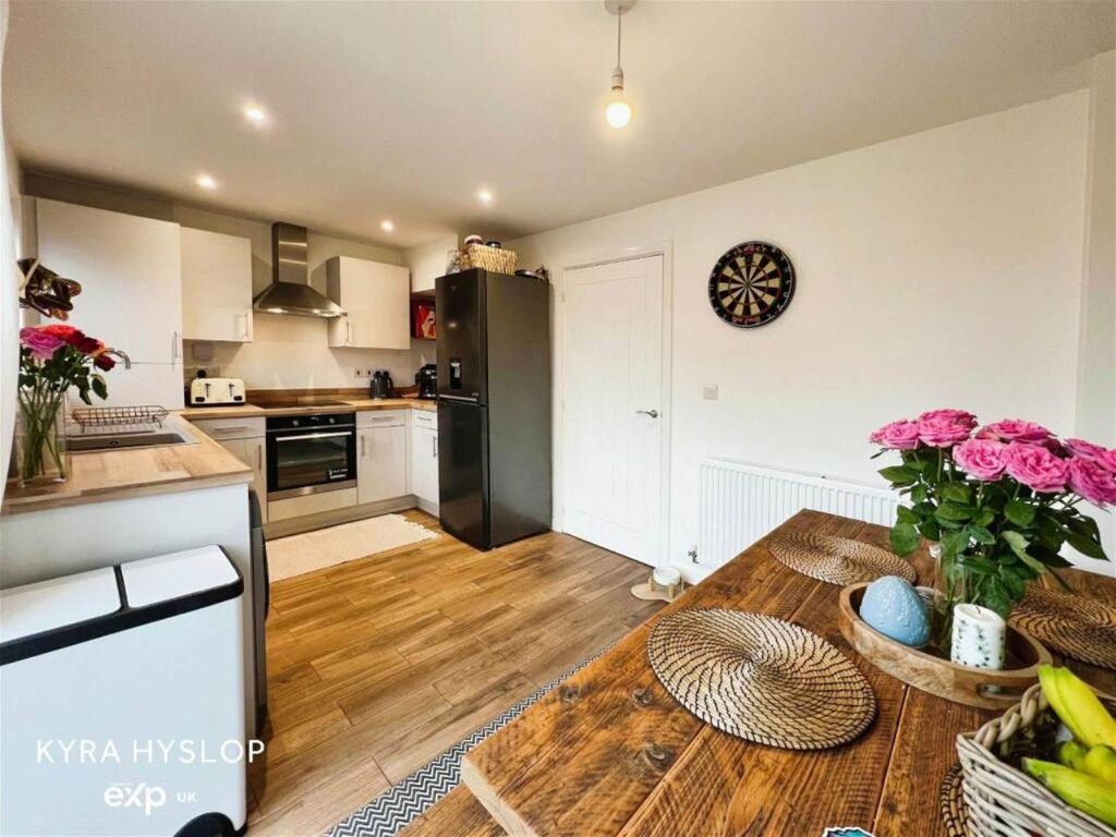 Property photo 3 of 15 Kitchen