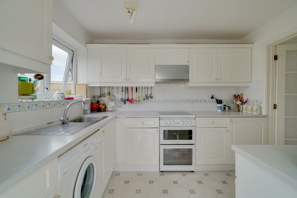 Property photo 3 of 15 4299144