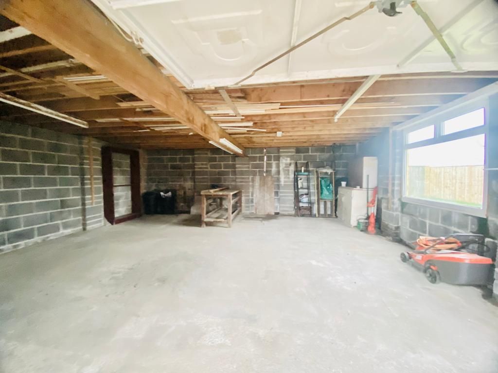 Property photo 2 of 25 Double Garage