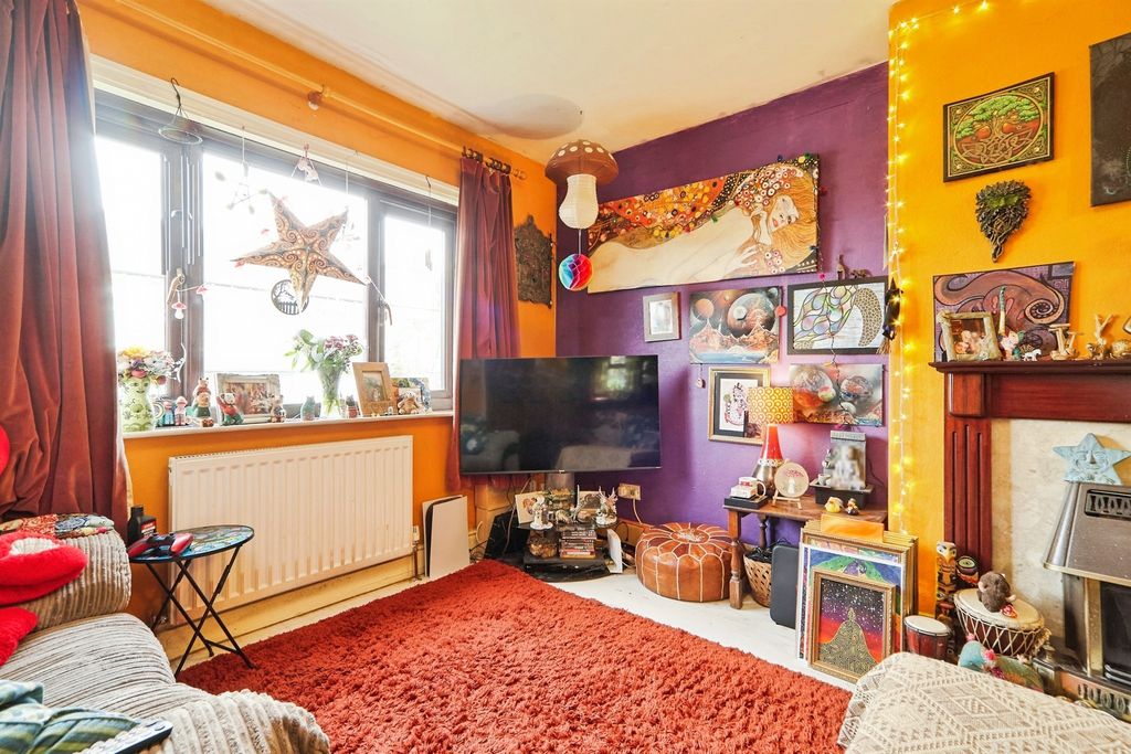 Property photo 2 of 11