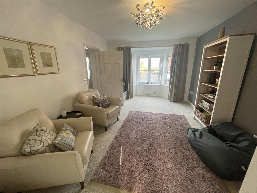 Property photo 2 of 14 95 High 3.Jpeg