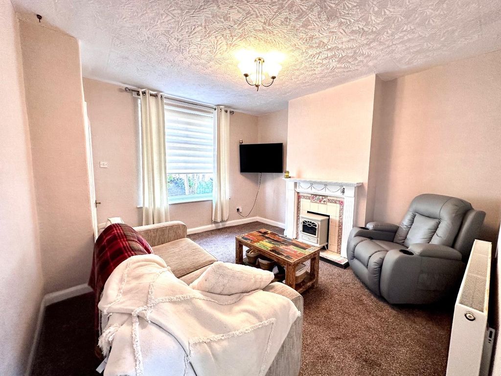 Property photo 3 of 18 Lounge
