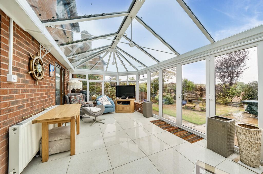 Property photo 3 of 21 Conservatory
