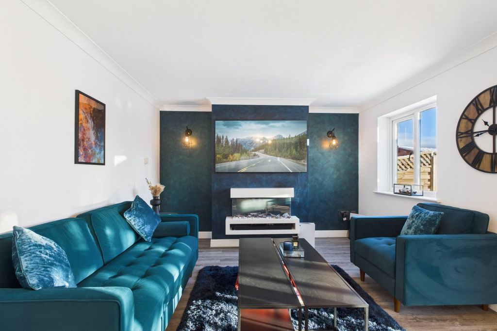 Property photo 3 of 23 Ewemove Spalding - Cornfield House - Living Room