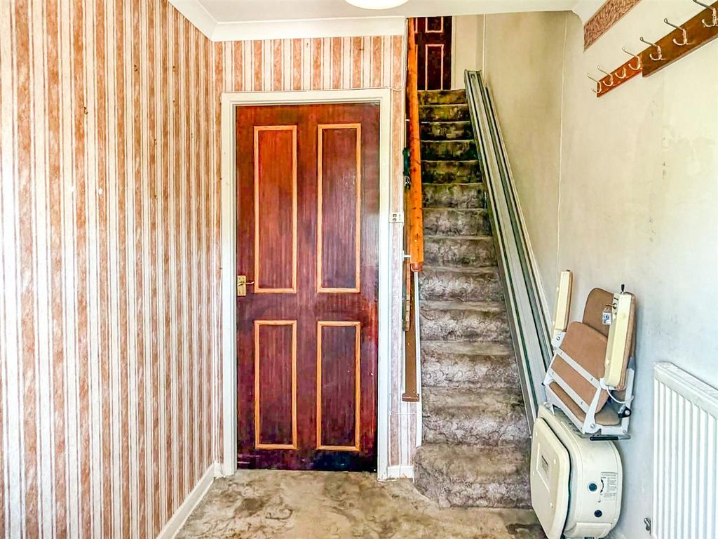 Property photo 2 of 13 Hallway