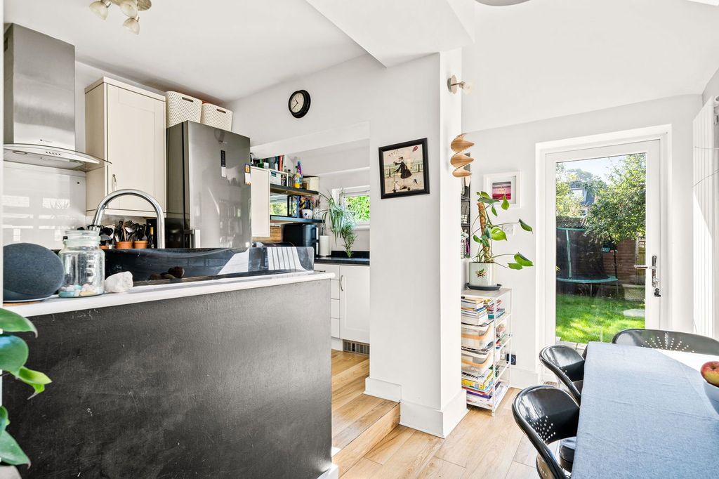 Property photo 3 of 21