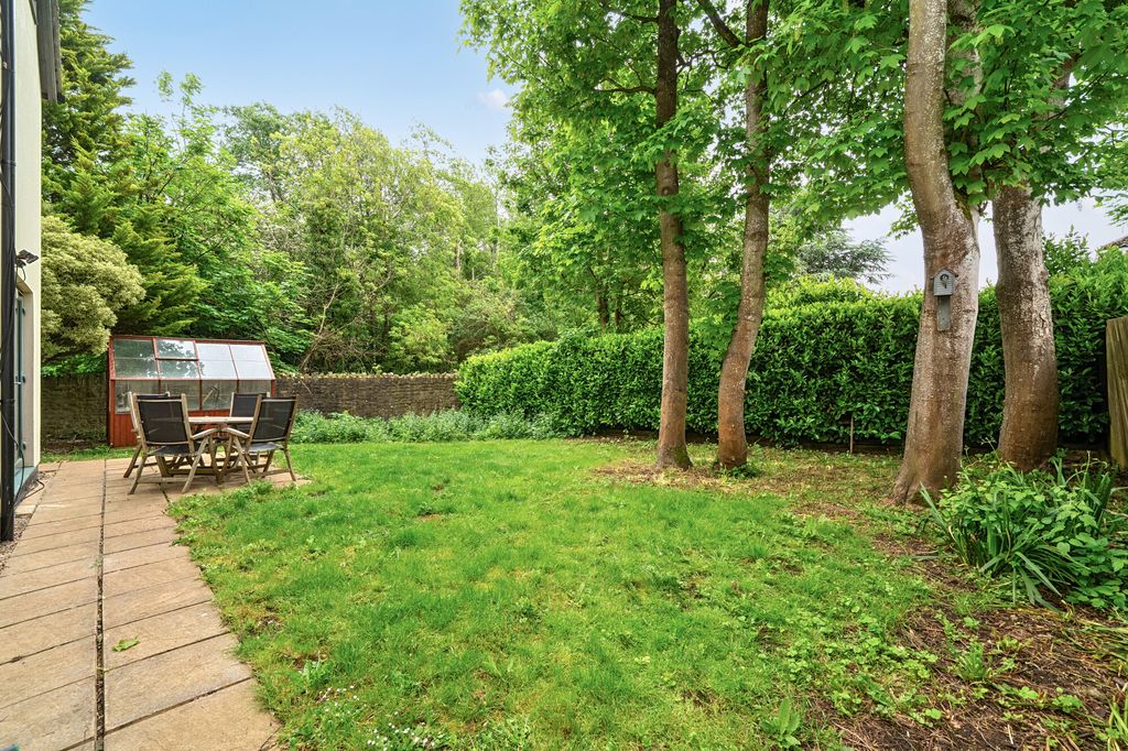 Property photo 2 of 21 Garden